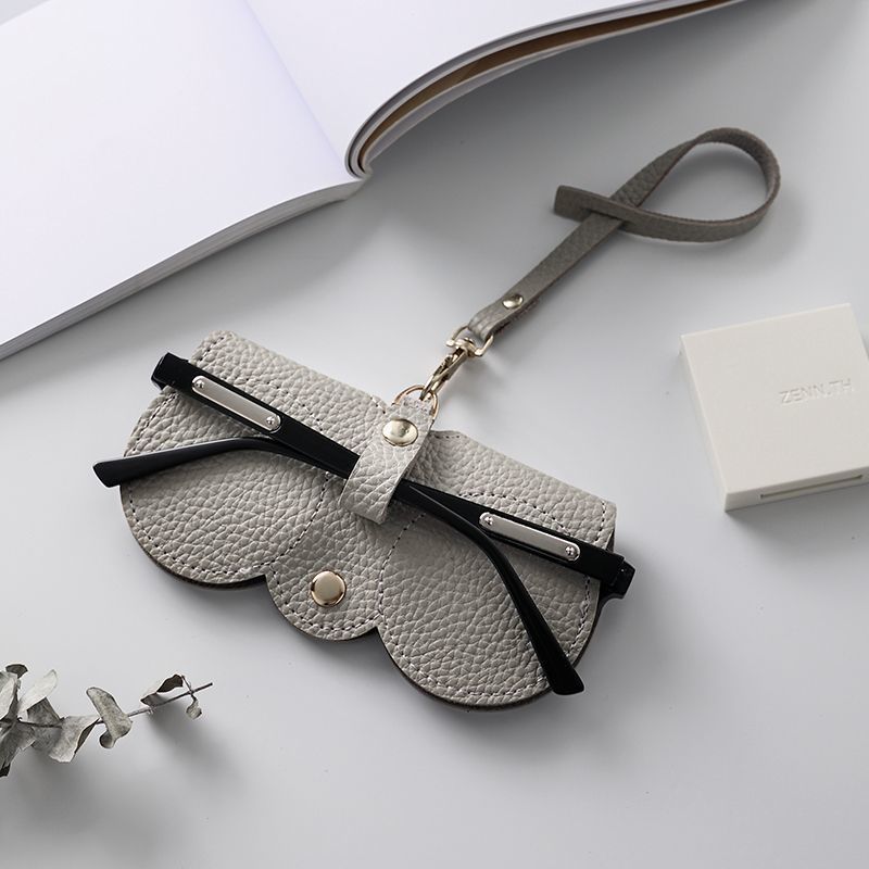 ⏳Last Day 50% OFF⏳-Clip-On Glasses Case – Slim Foldable Eyewear Pouch for Handbags👓
